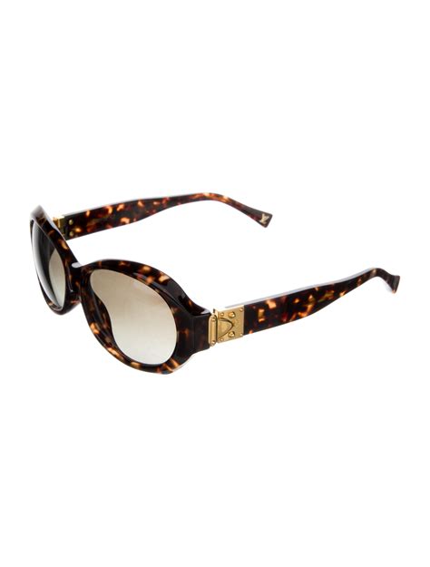 louis vuitton oversized sunglasses.